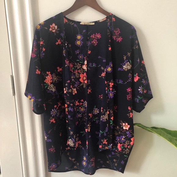 Francesca’s Miami Navy Floral Kimono - Picture 1 of 4